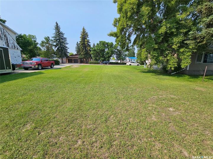 Property Photo:  241 4th Avenue W  SK S0K 4L0 