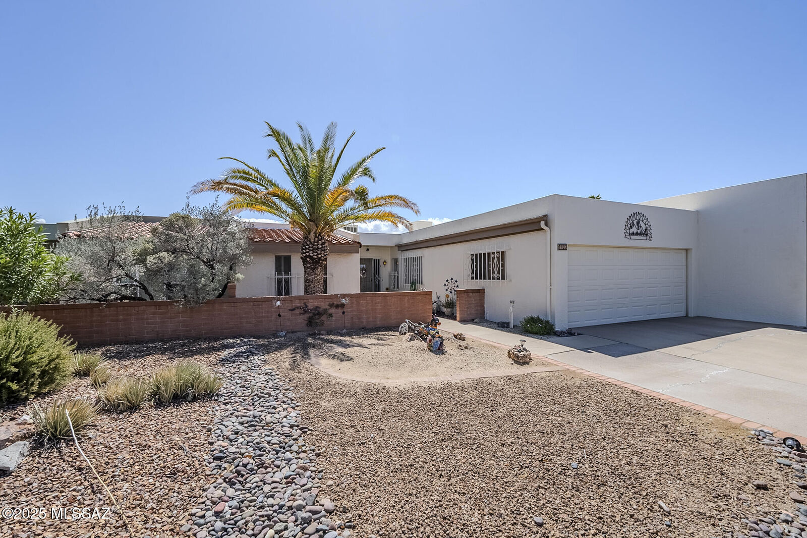 Property Photo: 723 S Los Zafiros AZ 85614