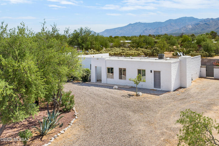 Property Photo: 9302 N Rancho Verde Drive AZ 85704