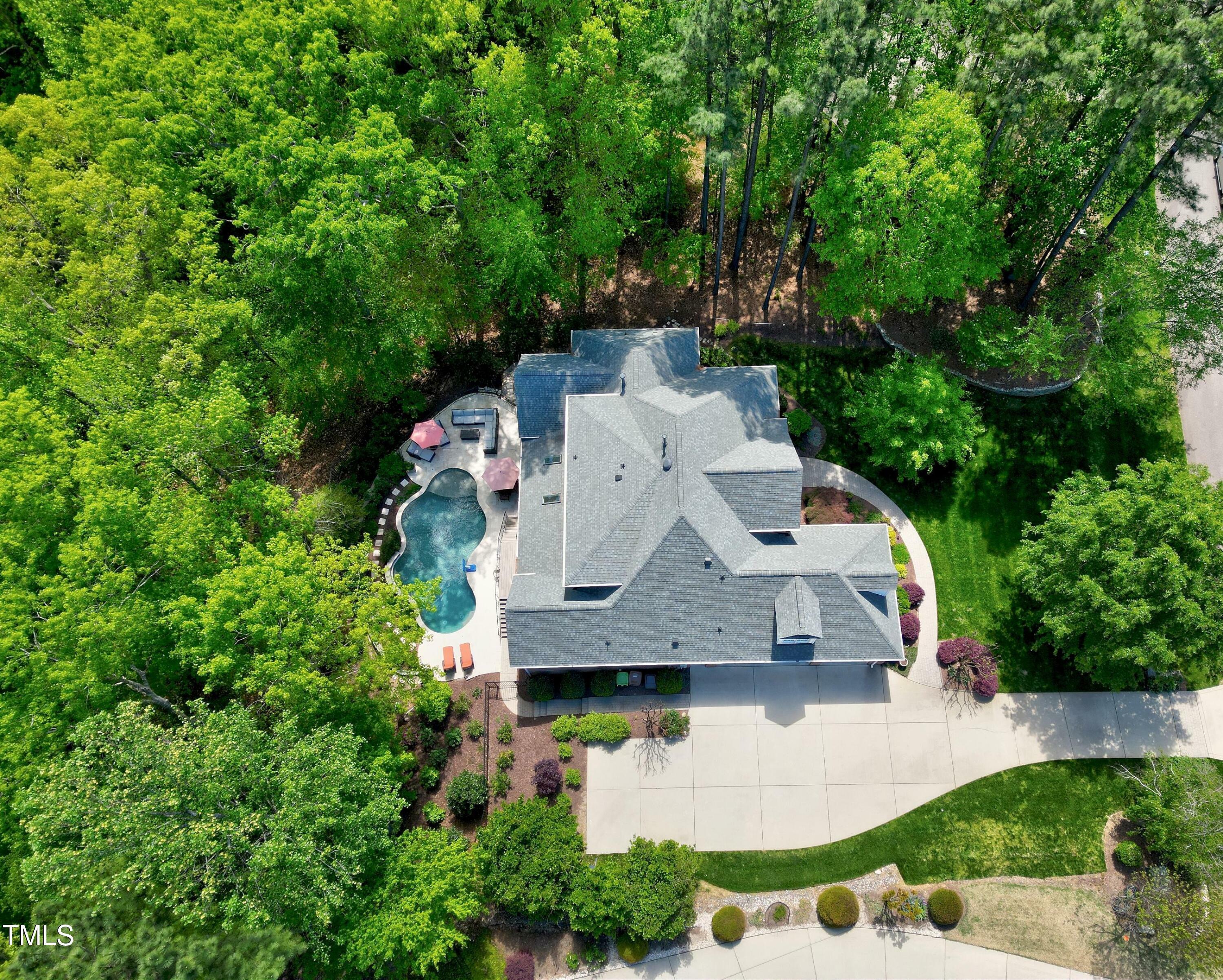 Property Photo: 404 Settlecroft Lane NC 27540