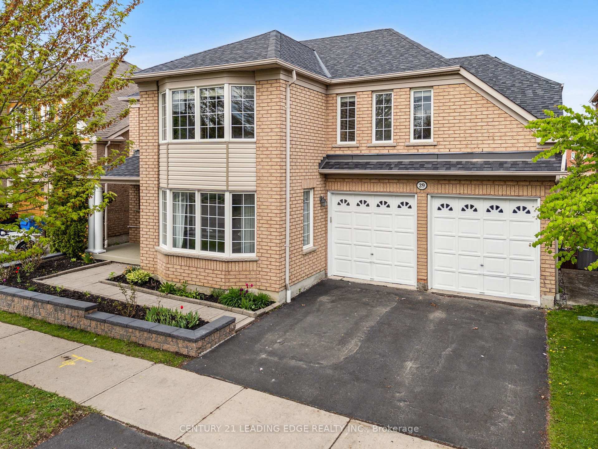Property Photo:  29 Alden Square  ON L1T 4Z2 
