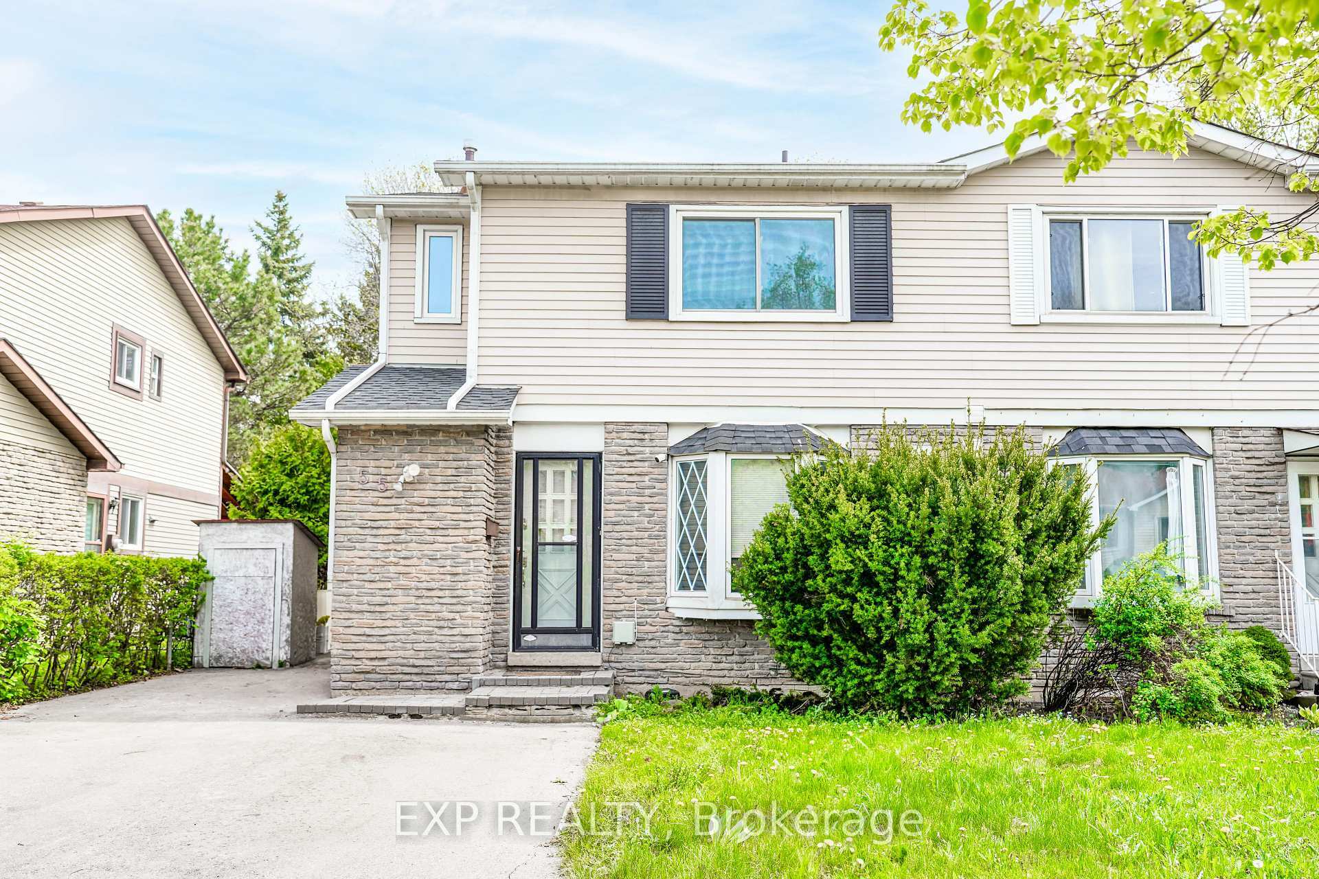 Property Photo: 55 Hollyberry Trail ON M2H 2N9