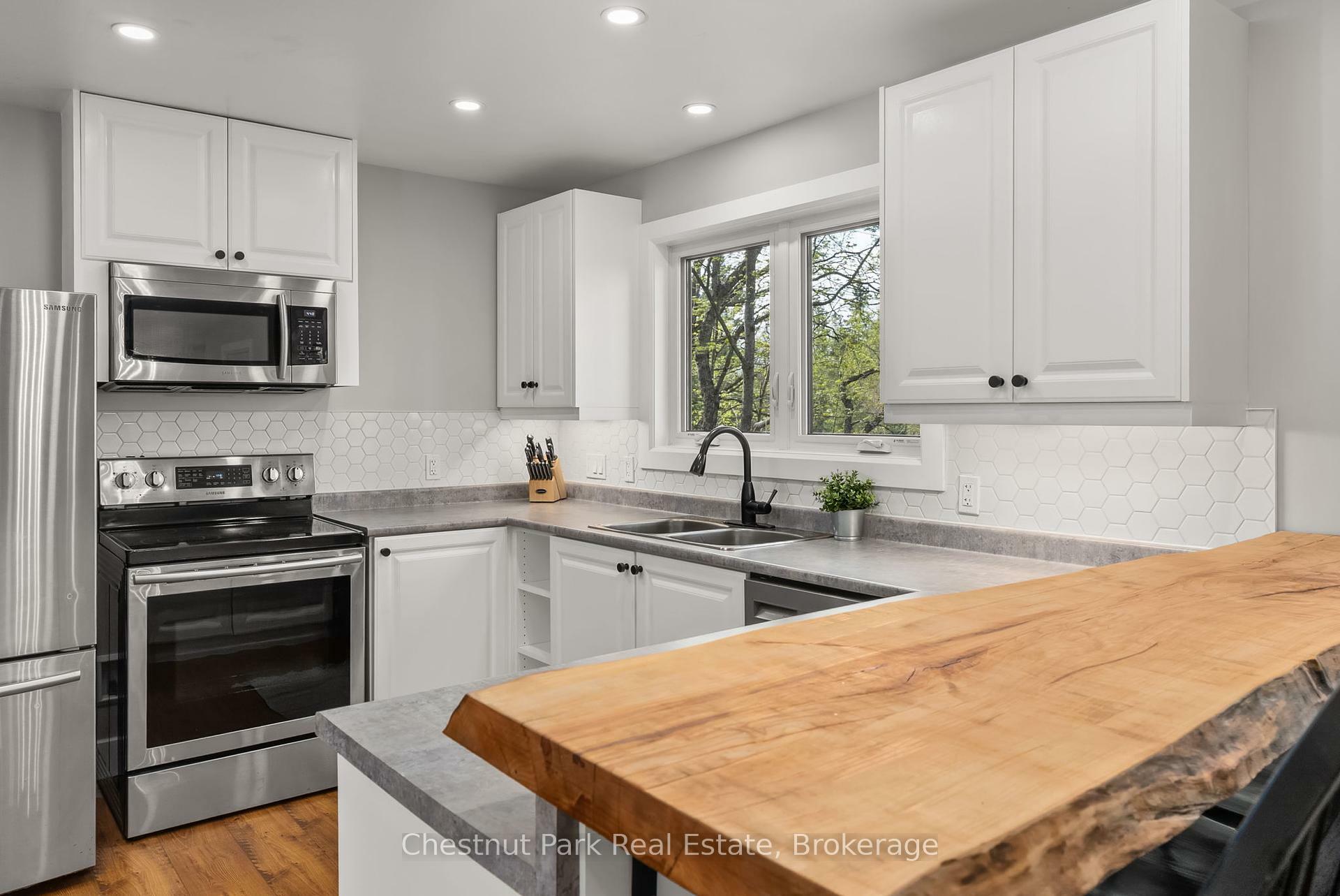 Property Photo: 1205 Old Muskoka Road ON P0B 1M0