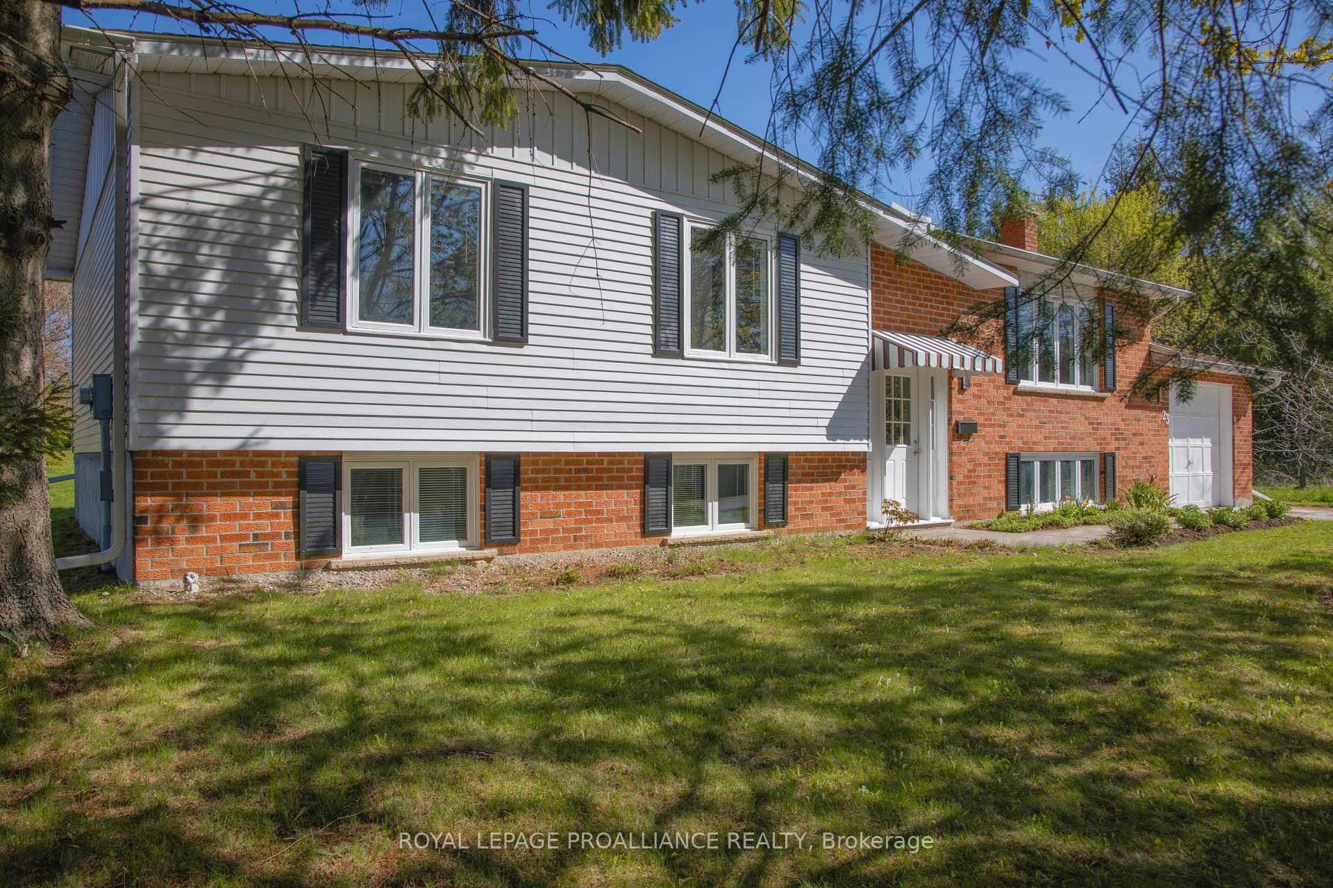 Property Photo: 23 Scott Street ON K0K 1S0