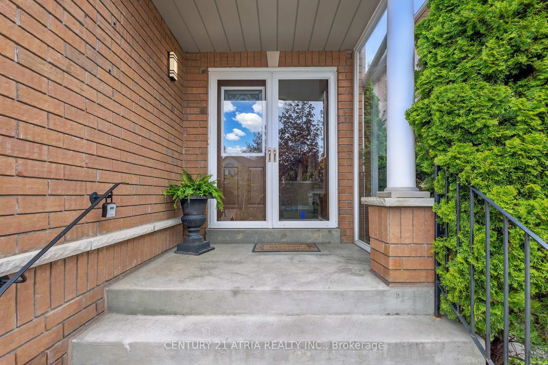 Property Photo: 26 Sgotto Boulevard ON L4H 1X1