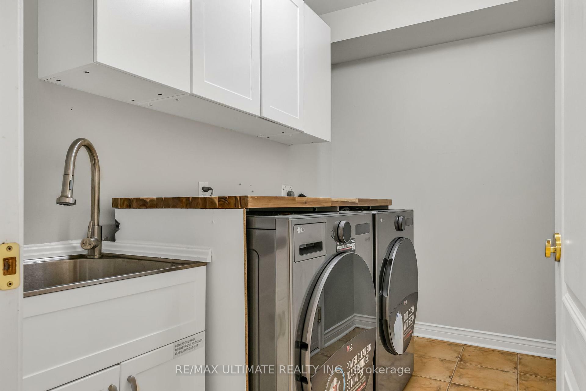 Photo de la propriété: 8 Dooley Crescent ON L1T 4J4