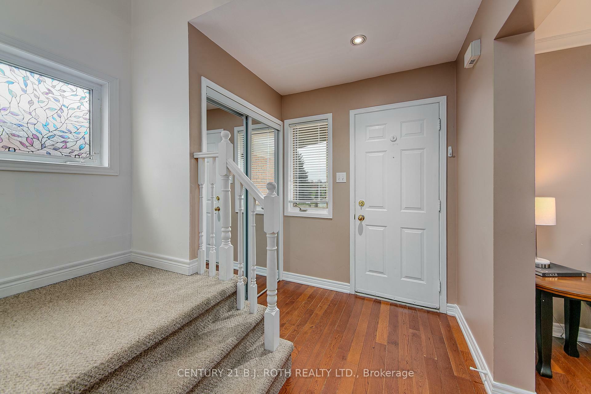 Photo de la propriété: 107 Laidlaw Drive ON L4N 7R9