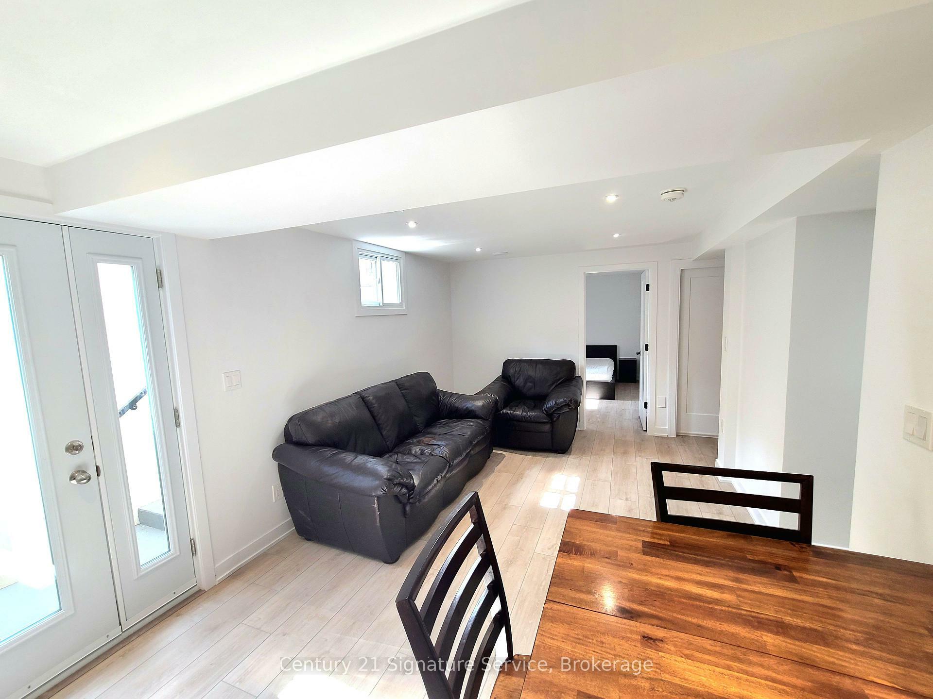 Property Photo: 790 Eaglemount Crescent Bsmt ON L5C 1N9
