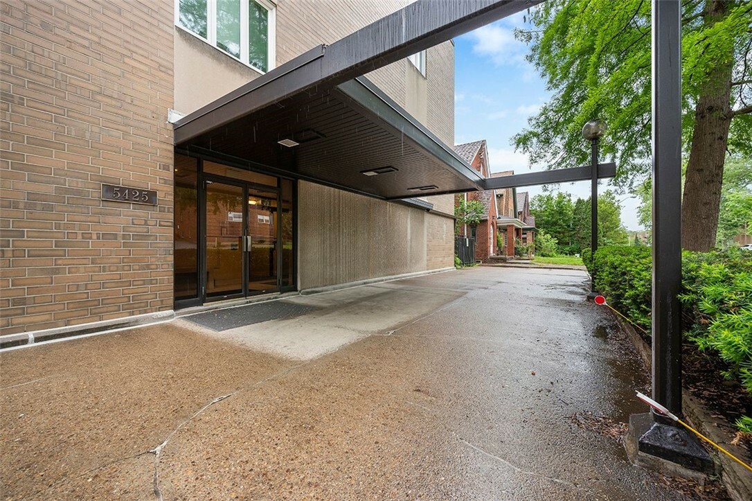 Property Photo: 5425 5th Ave 106 PA 15232