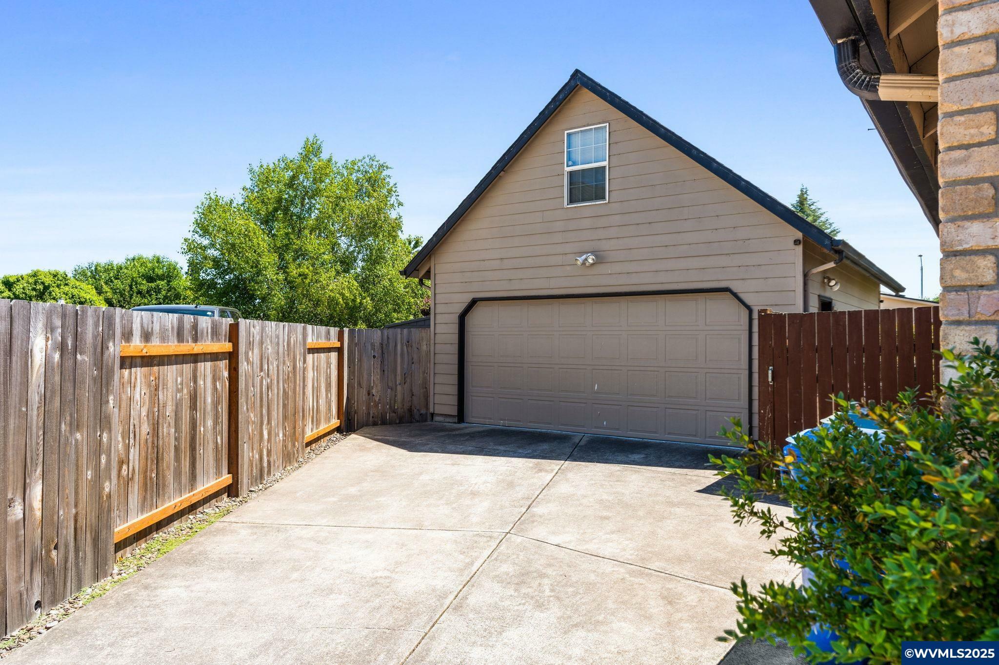 Property Photo:  3644 Fall Creek Ct  OR 97303 