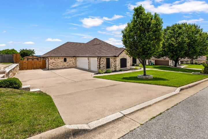 Property Photo: 1420 Gomer Lane TX 76548