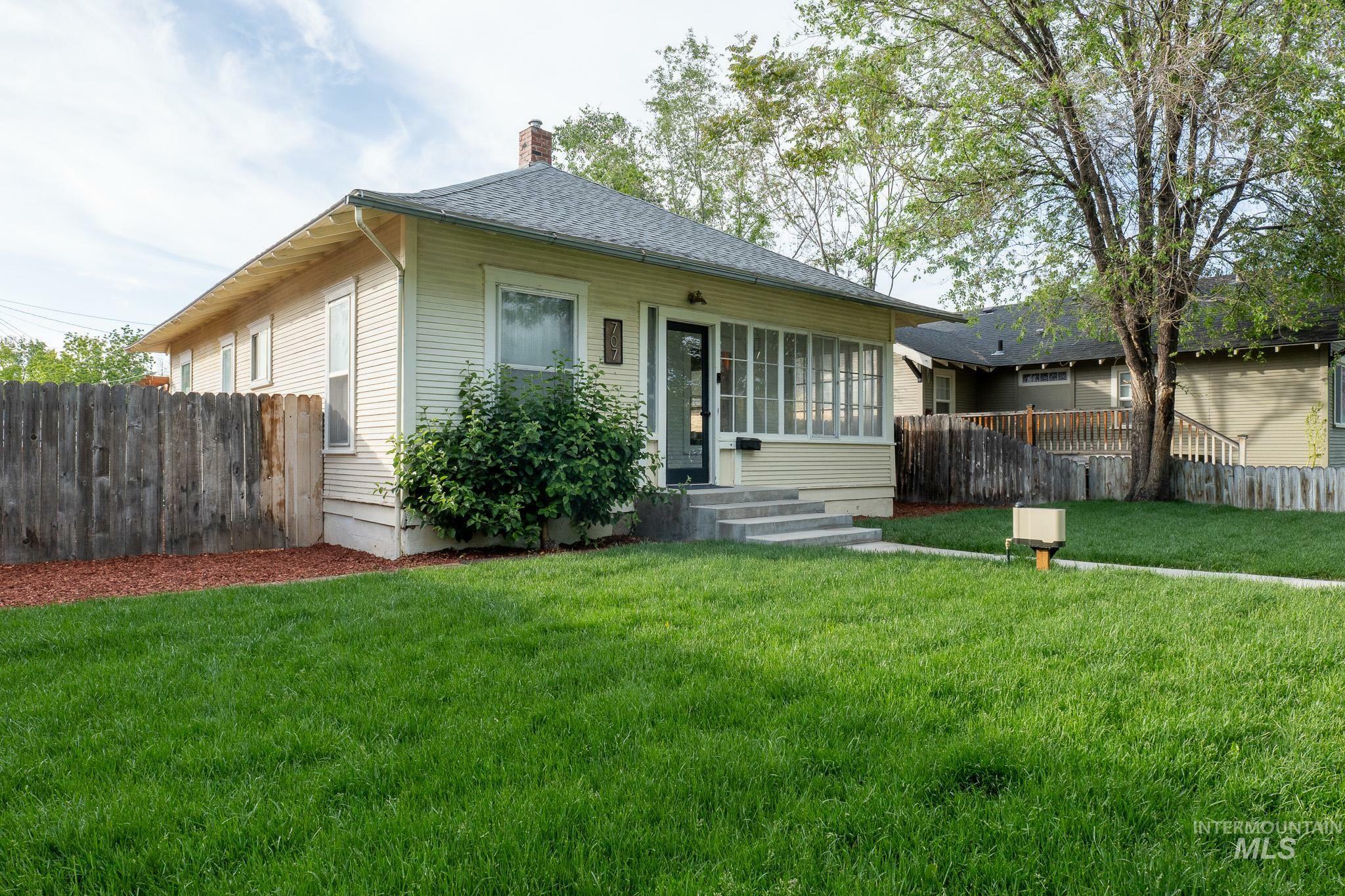 Property Photo:  707 9th Ave. South  ID 83651-4539 