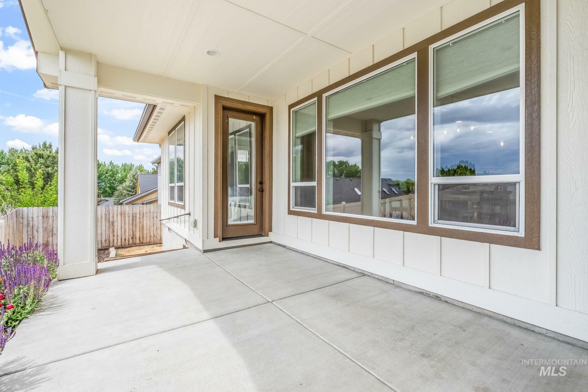 Property Photo: 871 W Trine Loop ID 83686