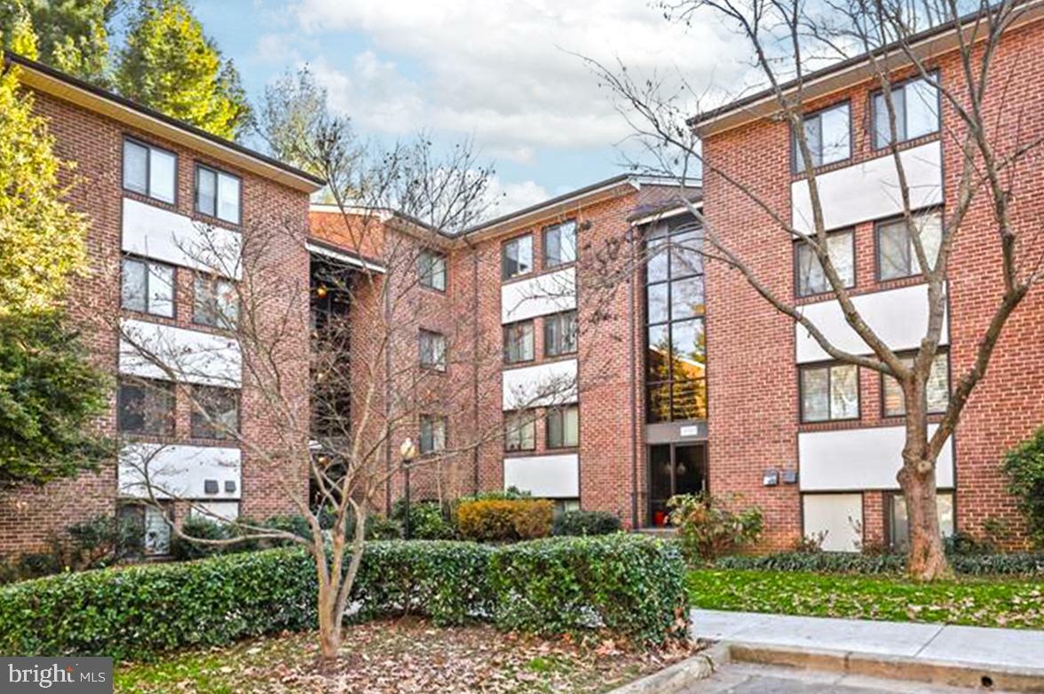 Property Photo: 1550 Northgate Square 12B VA 20190