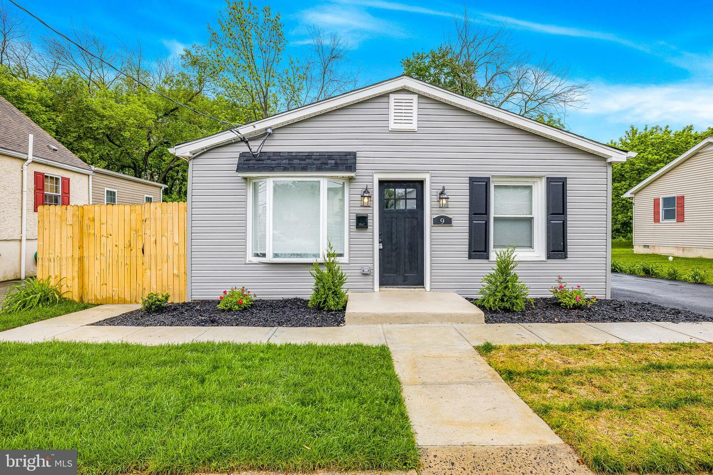 Property Photo: 9 Meadowbrook Avenue DE 19804