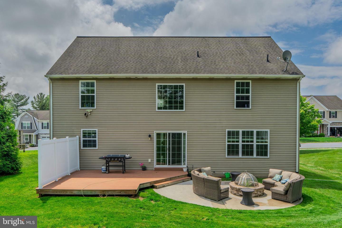 Property Photo: 8 Copperwood Lane PA 17522