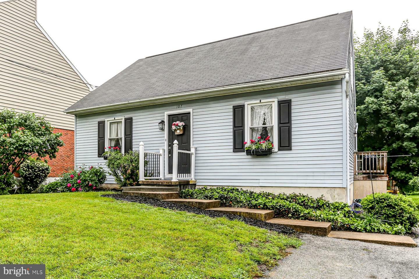 Property Photo: 107 S Clay Street PA 17547