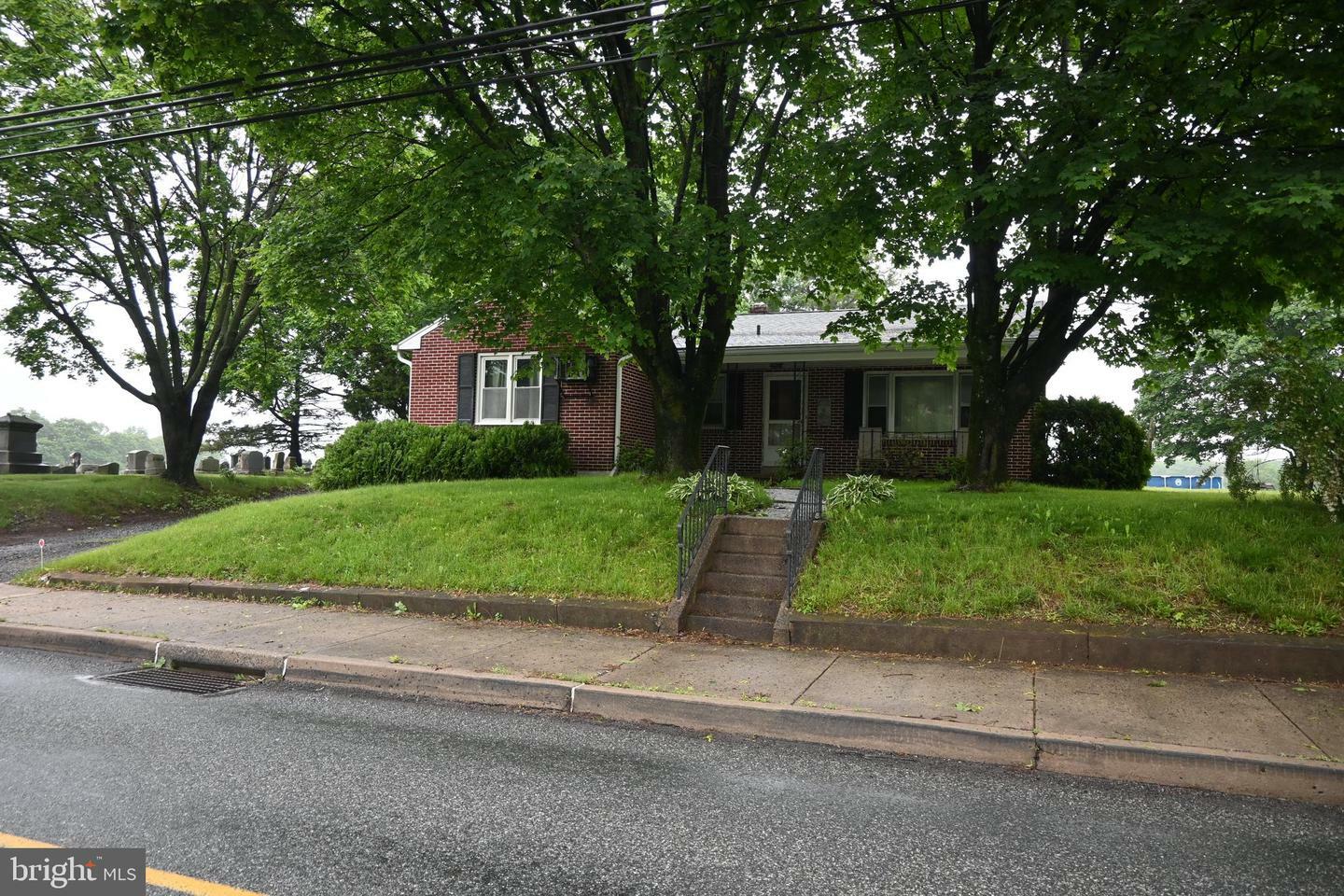 127 N Main Street  Trumbauersville PA 18970 photo