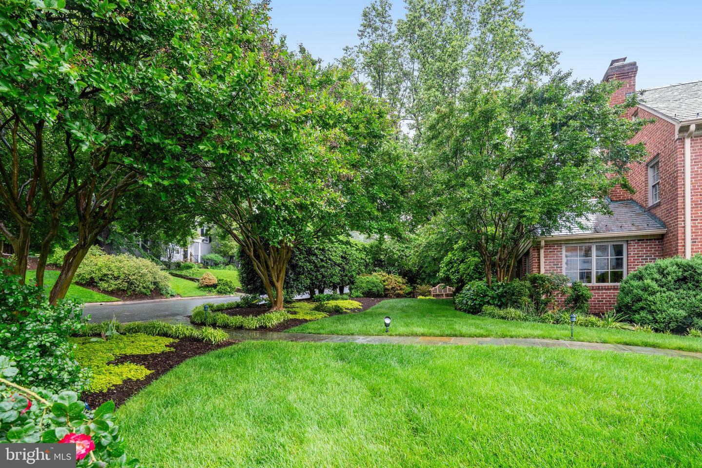 Property Photo: 4629 32nd Road N VA 22207