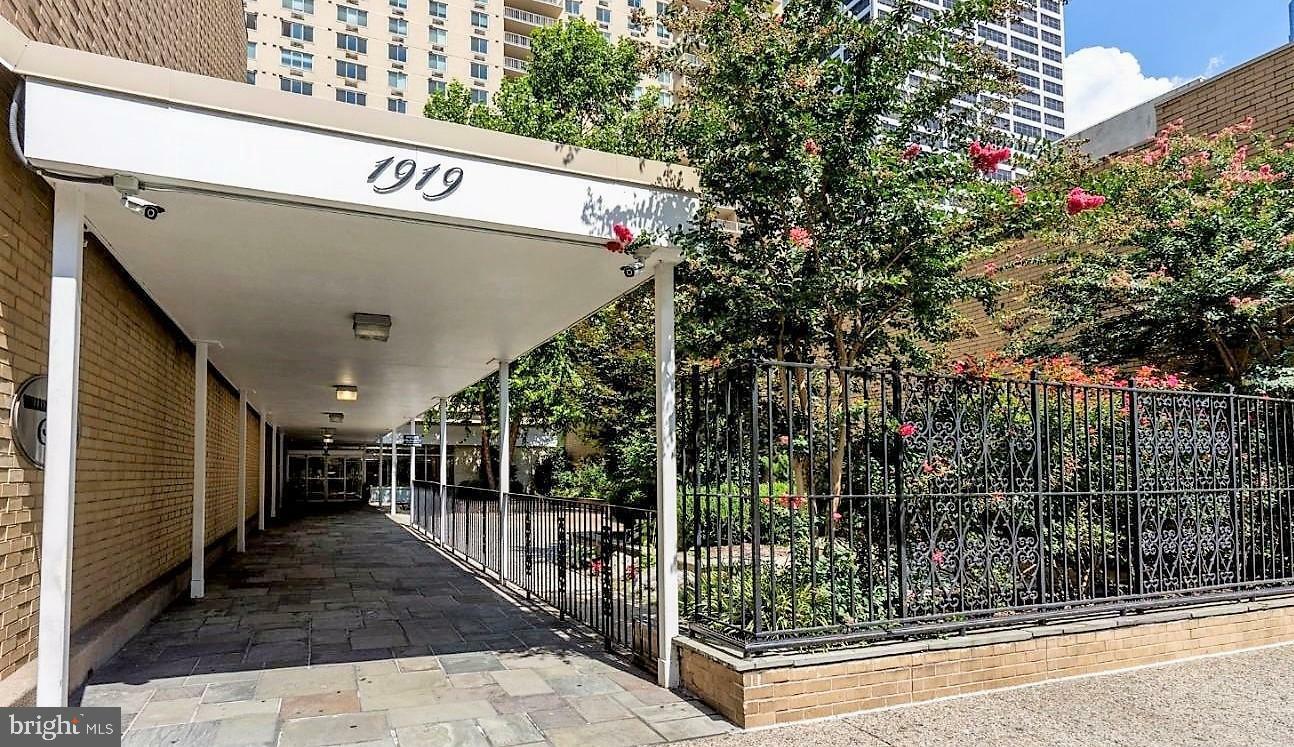 Property Photo: 1919 Chestnut Street 523-524 PA 19103