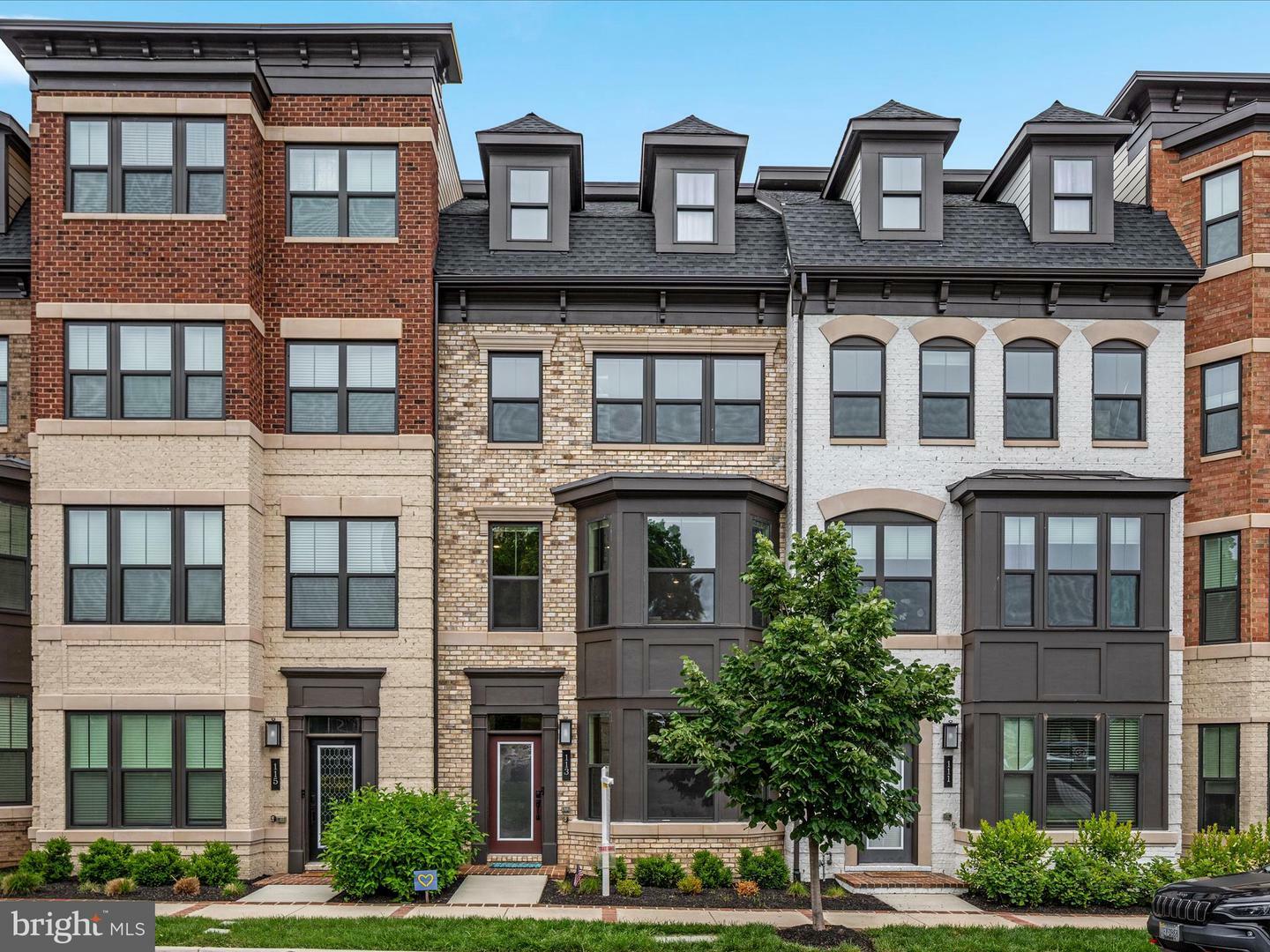 Property Photo: 113 Pleasant Street NW 6 VA 22180