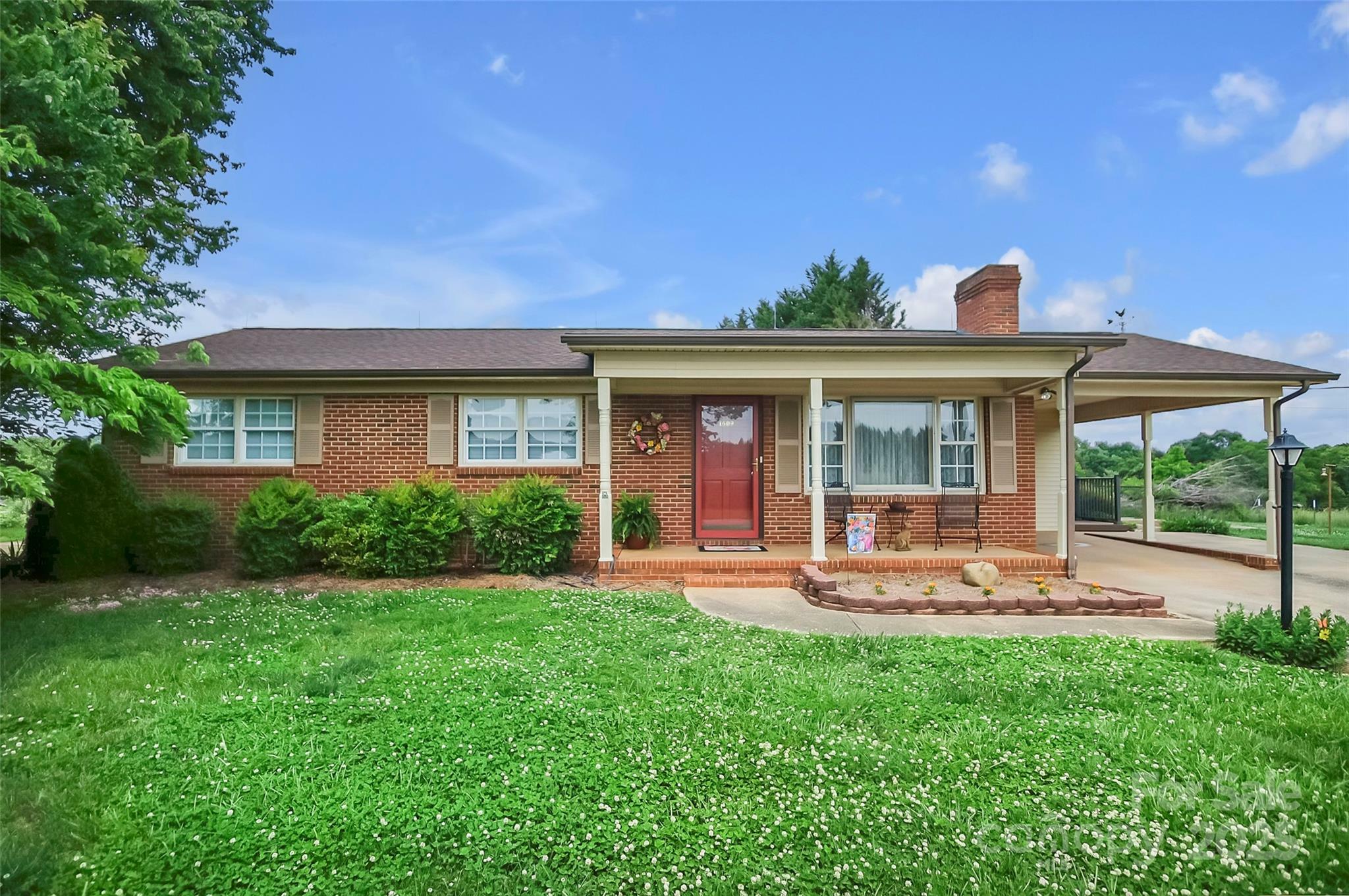 Property Photo: 1609 Troy Road NC 28150