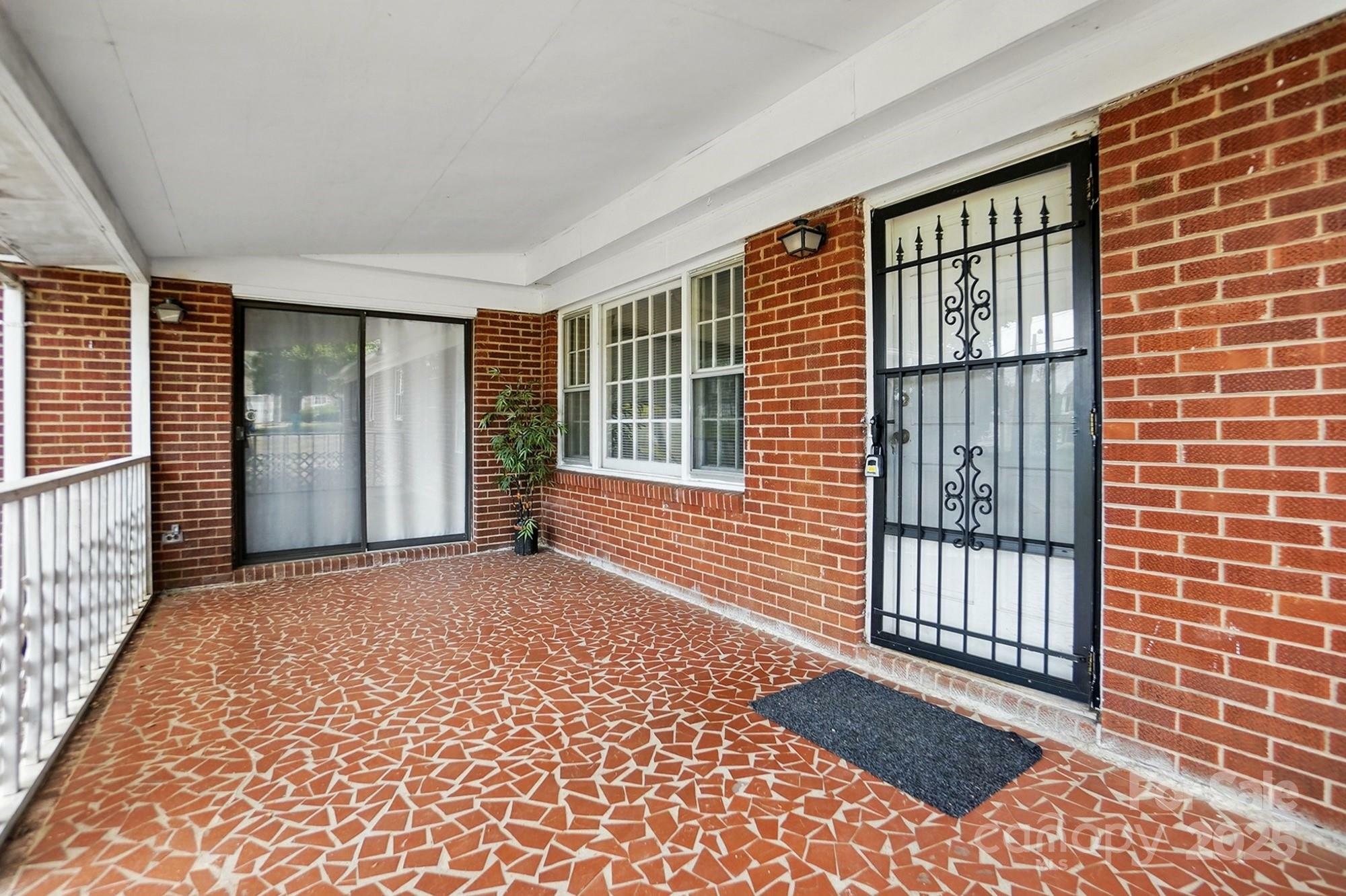 Property Photo: 800 Old Little Rock Road NC 28214