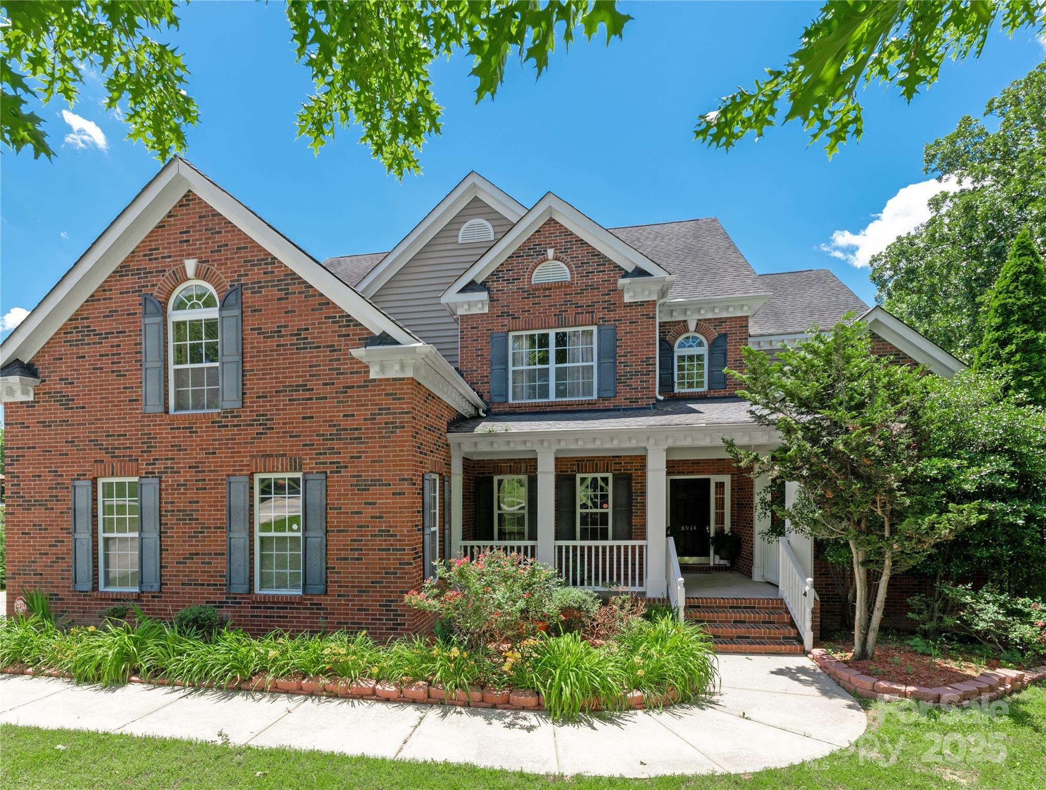 Property Photo: 8914 Landsdowne Avenue NC 28075