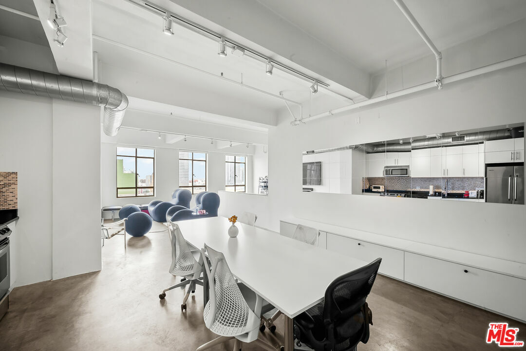 Property Photo: 849 S Broadway CA 90014