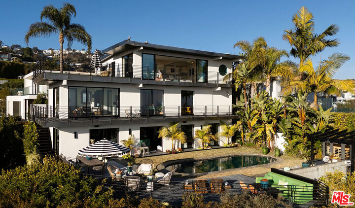 1501 Viewsite Ter  Los Angeles CA 90069 photo