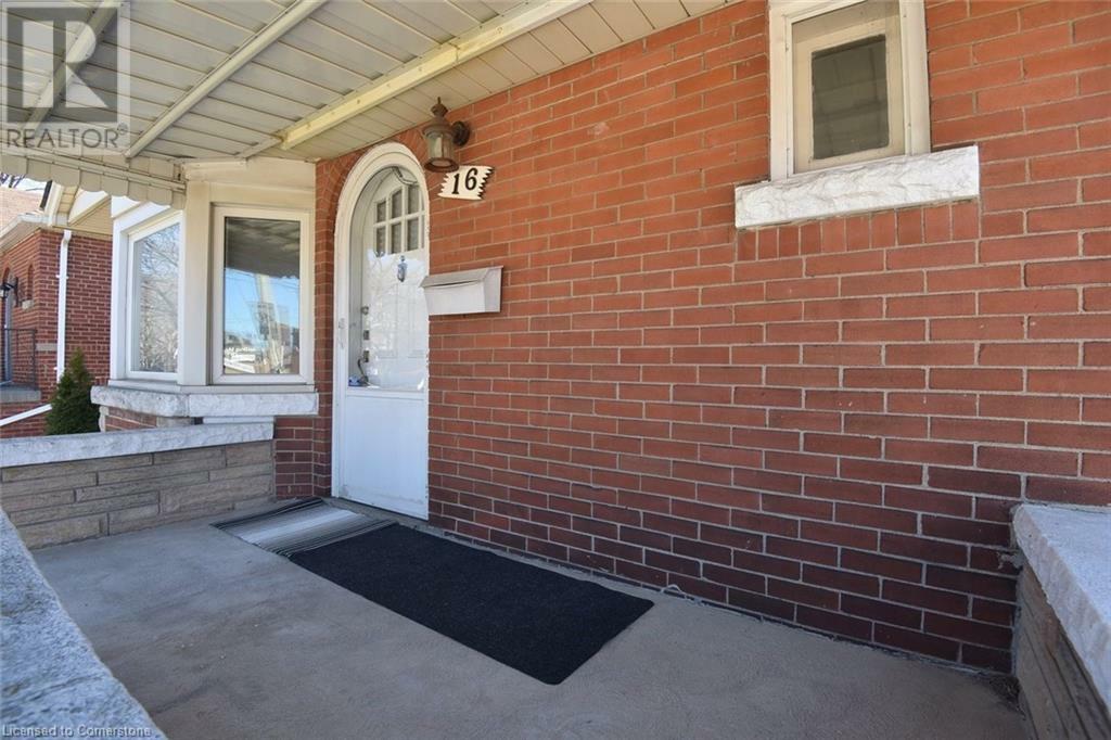 Photo de la propriété: 16 Empress Avenue ON L9A 1M2