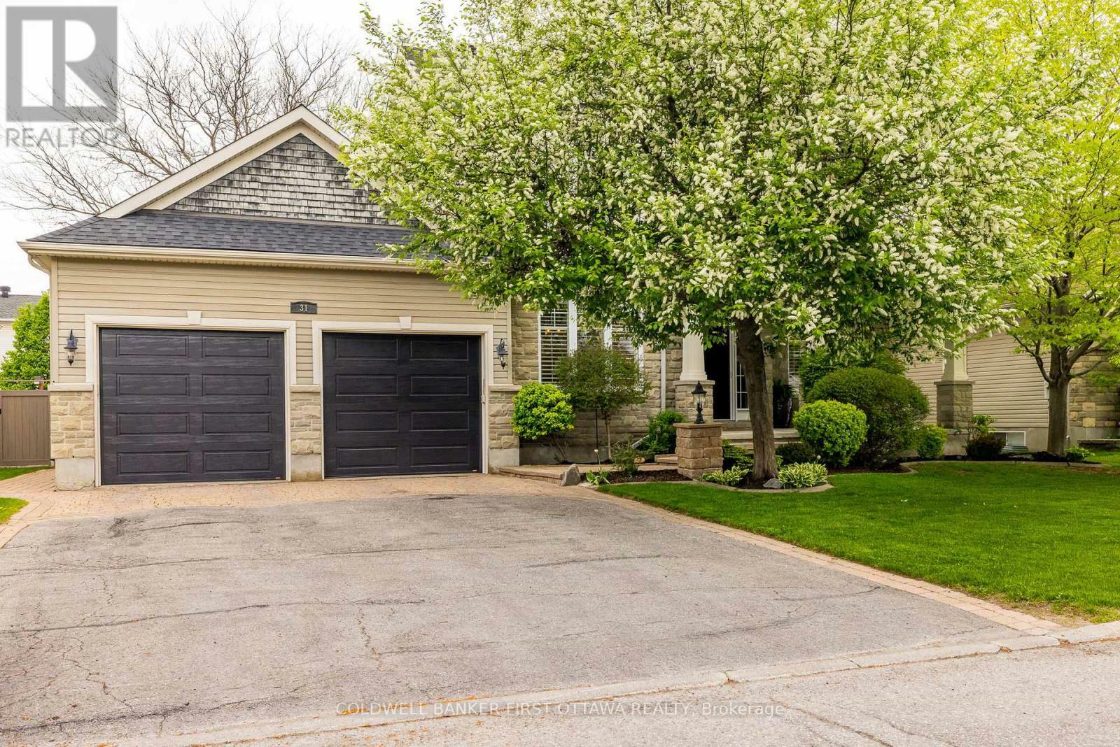 Property Photo: 31 Baywood Drive ON K2S 2G2