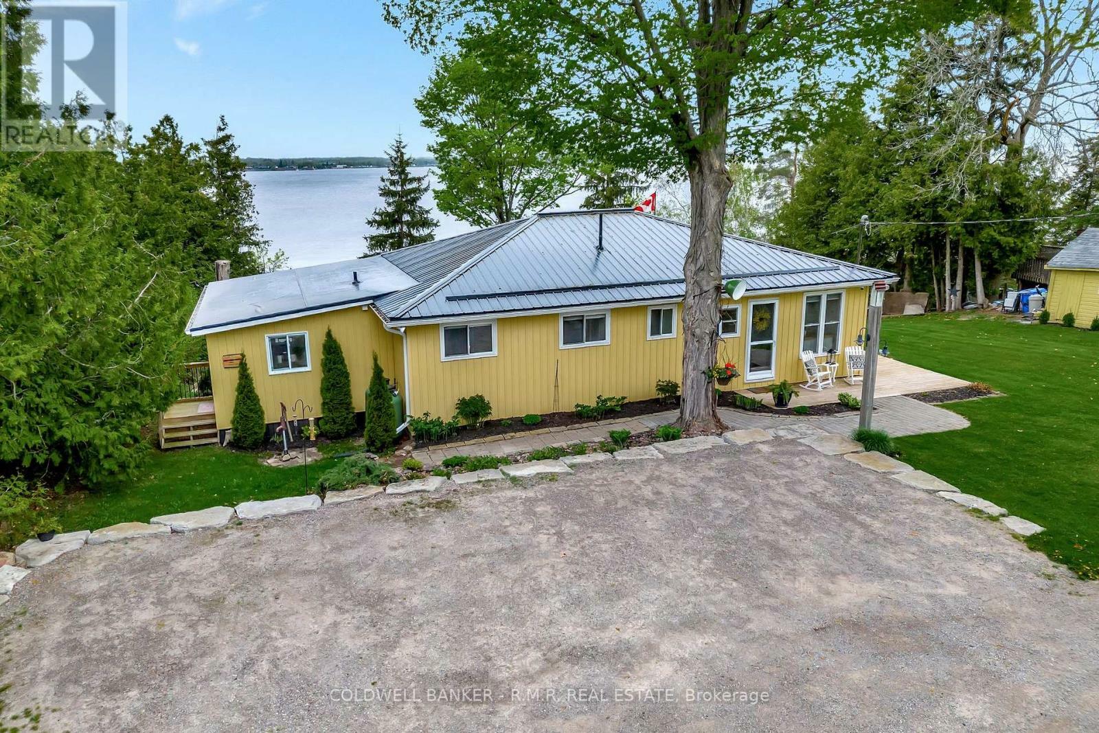 Photo de la propriété: 22 Arbour Street ON K9V 4R3