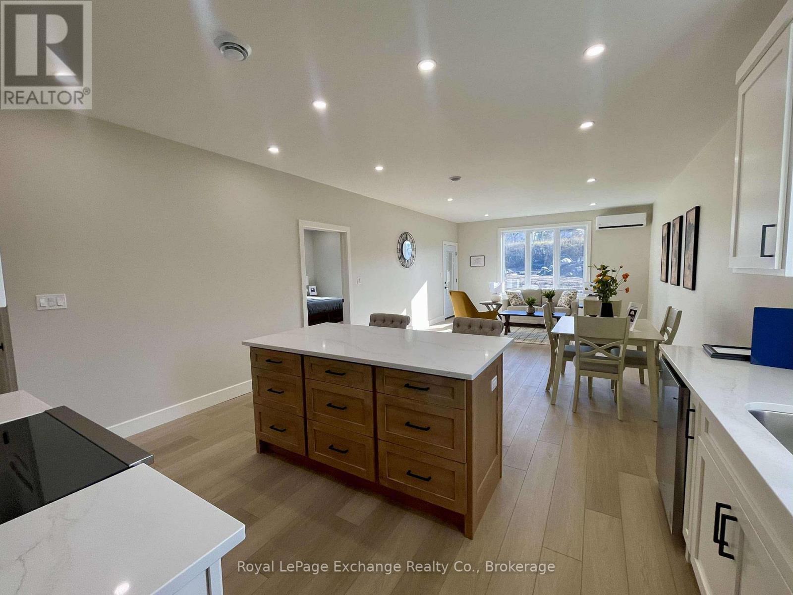 Property Photo: 72 Mercedes Crescent West ON N2Z 1G8