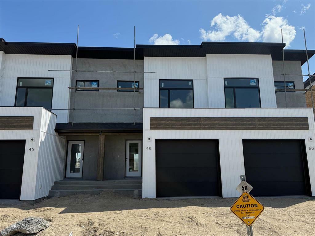 48 Kootenay Way  Steinbach MB R5G 2Y1 photo