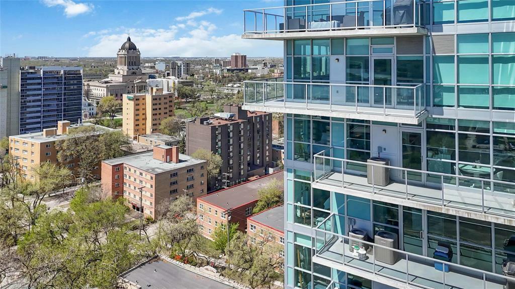 390 Assiniboine Avenue  Winnipeg MB R3C 0V2 photo