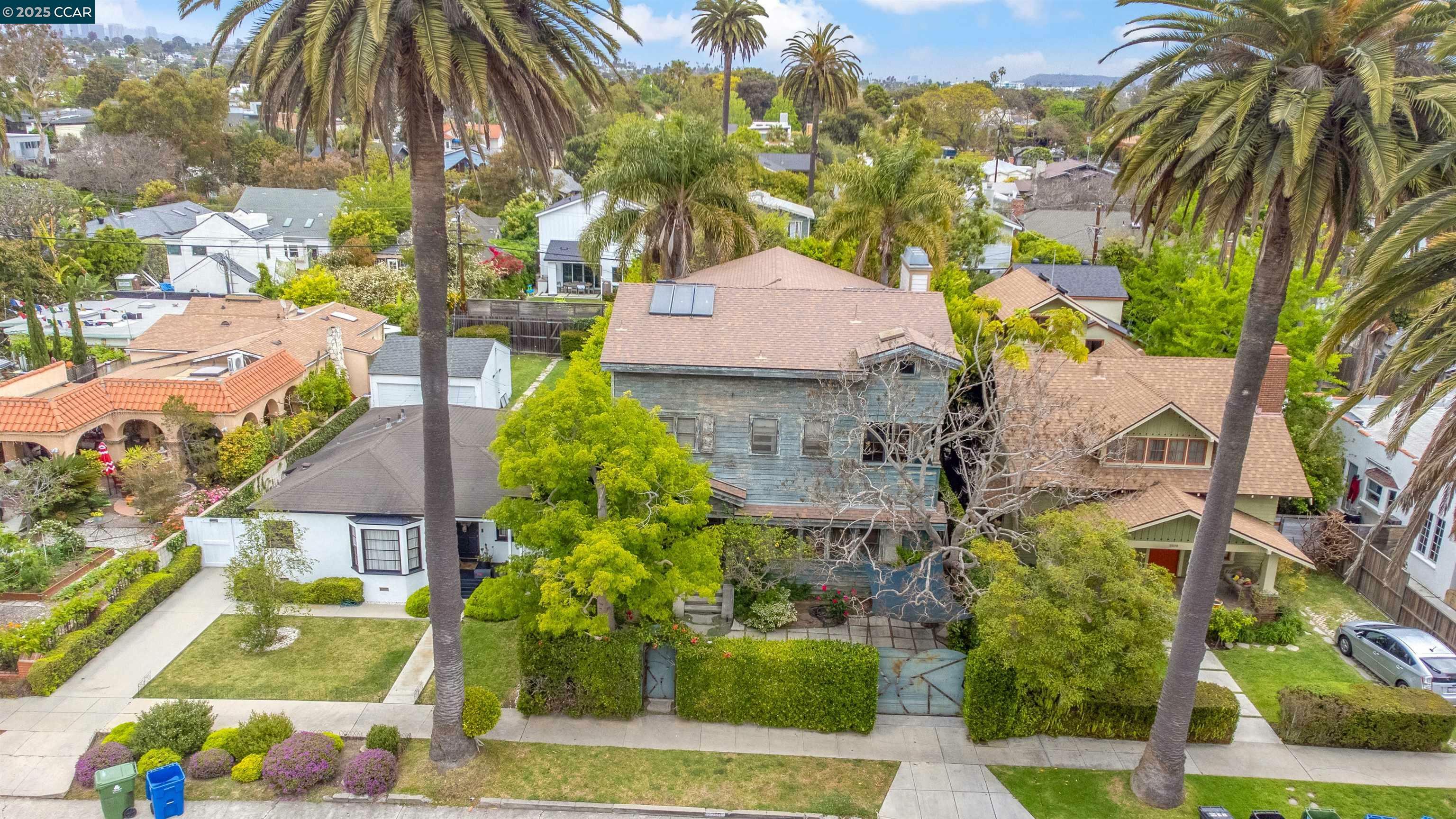 Property Photo: 2228 Walnut Ave CA 90291