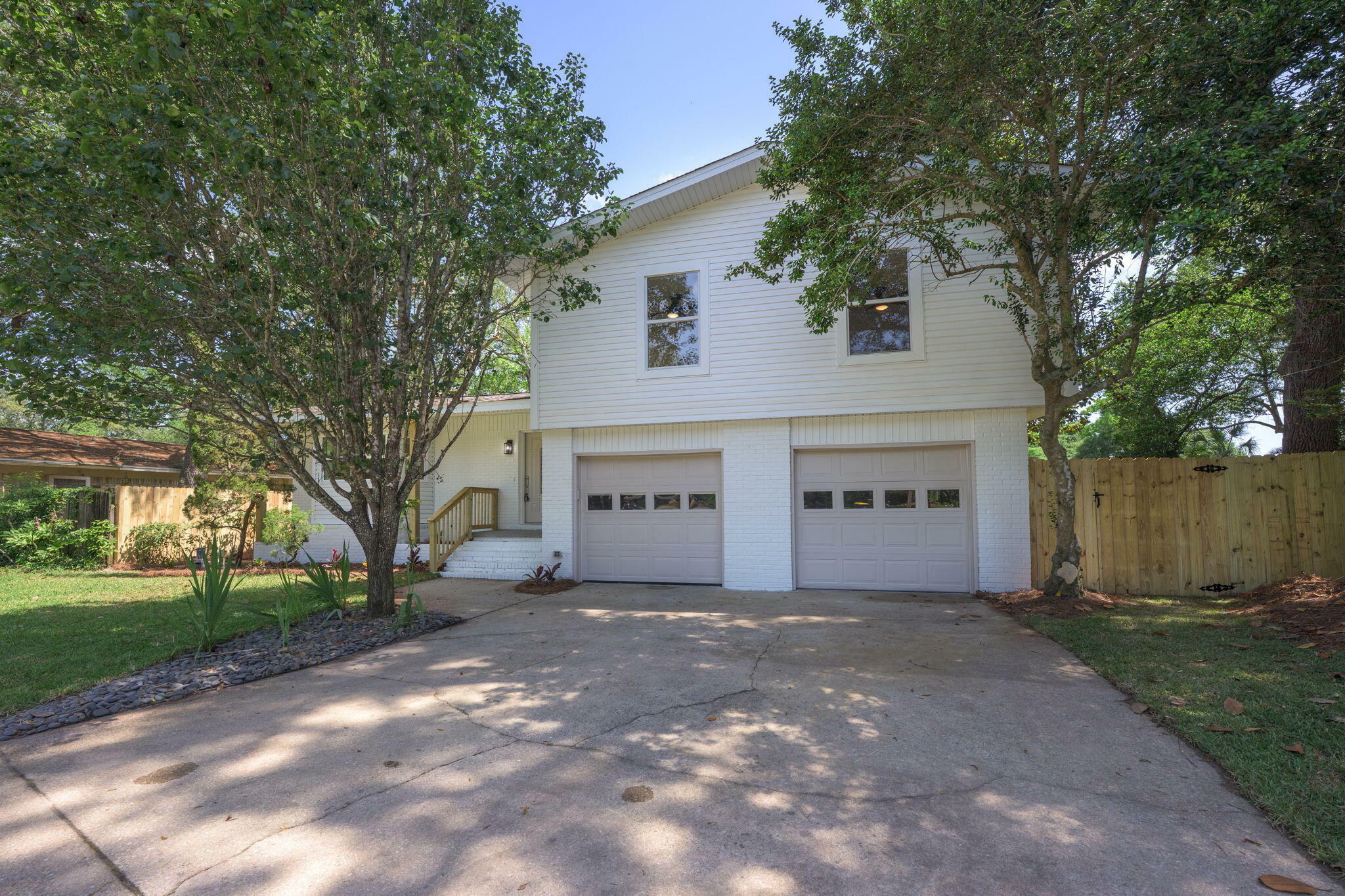 Property Photo: 20 NW Higdon Court FL 32547