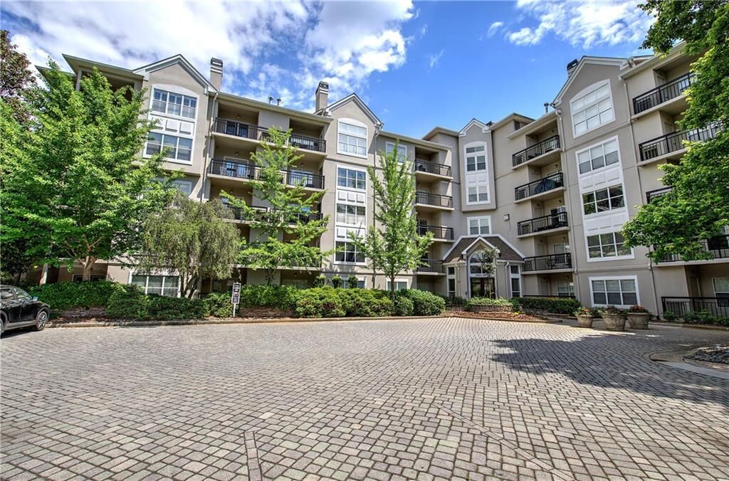 Property Photo: 2110 River Green Drive NW 2110 GA 30327