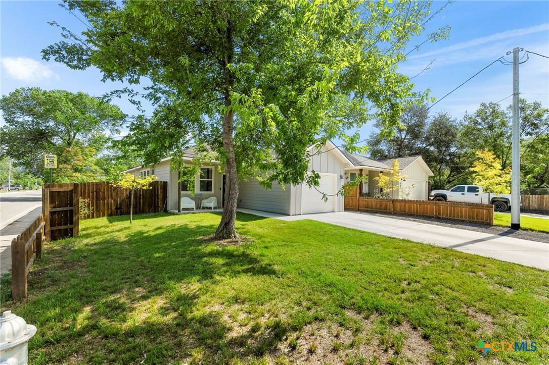 Property Photo: 964 Allende Street TX 78155