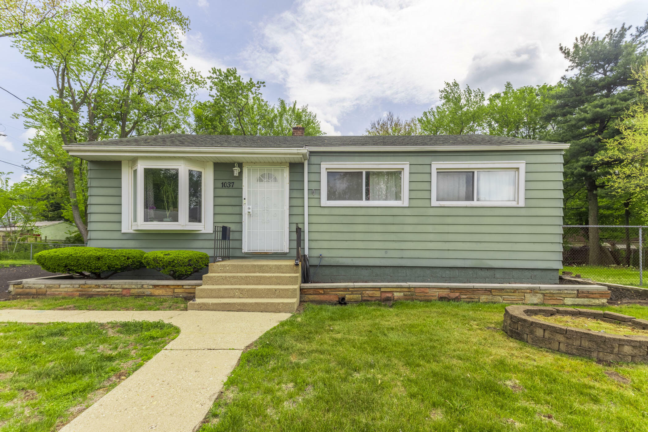 Property Photo: 1037 E 11th Court IN 46403