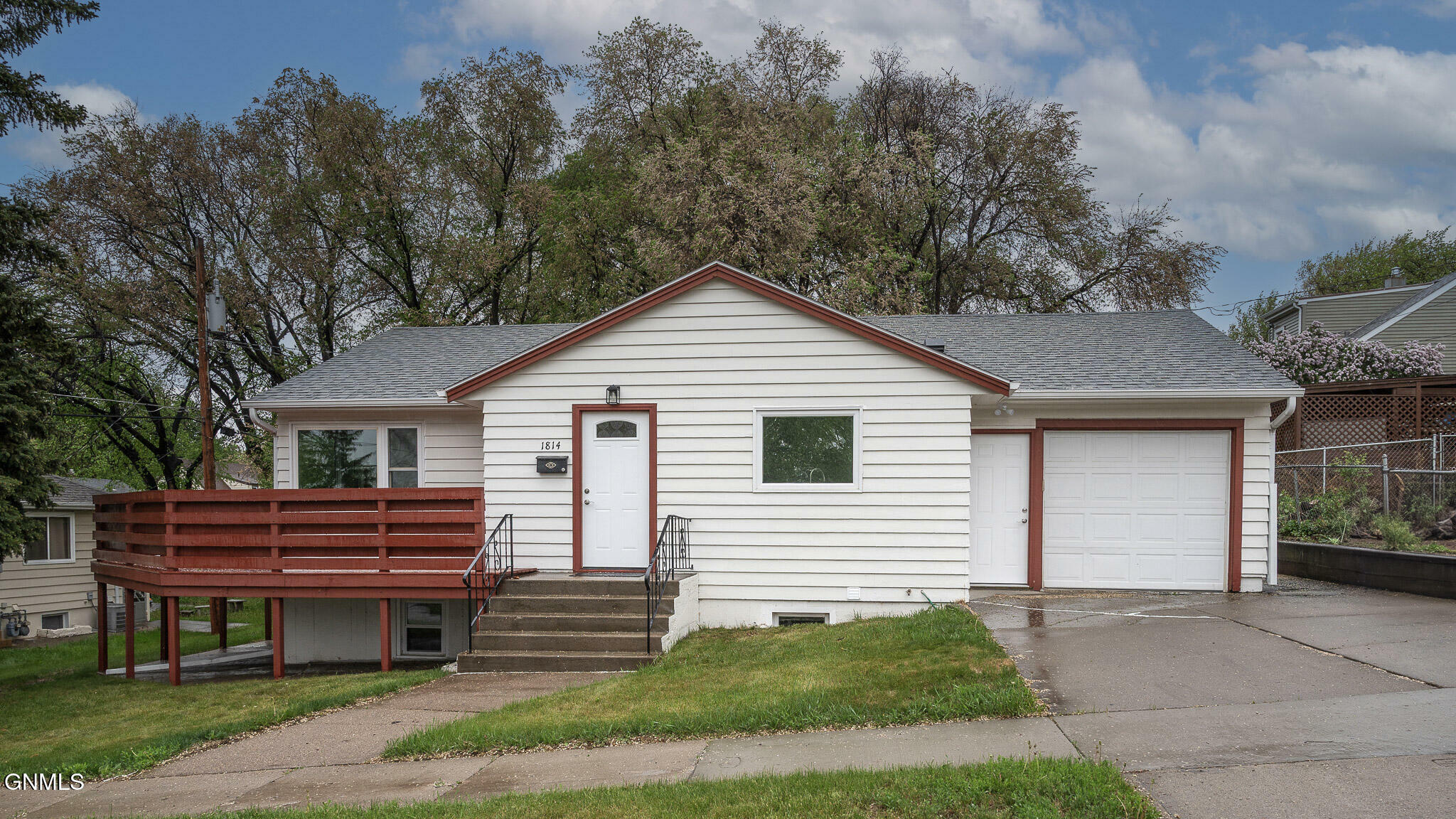 1814 E Avenue B  Bismarck ND 58501 photo