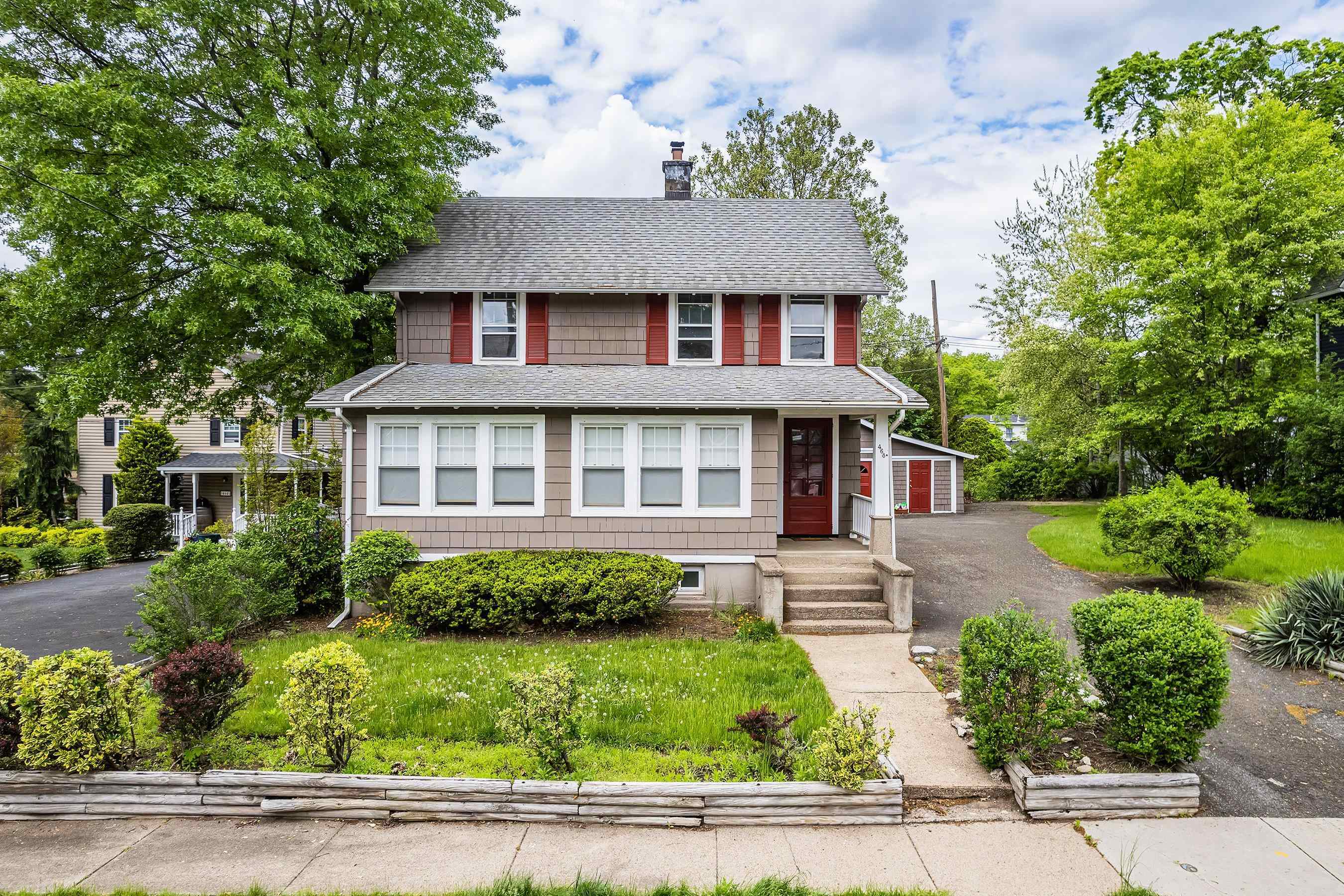 468 Van Buren St  Ridgewood NJ 07450-1715 photo
