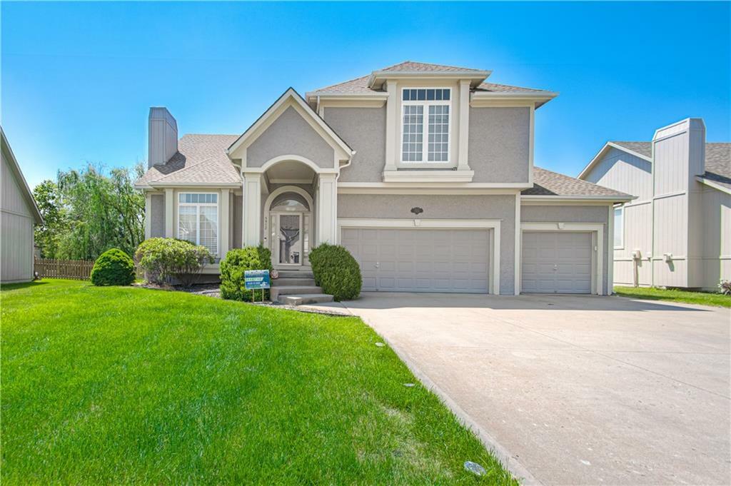 Property Photo: 5912 NE Hidden Valley Drive MO 64064