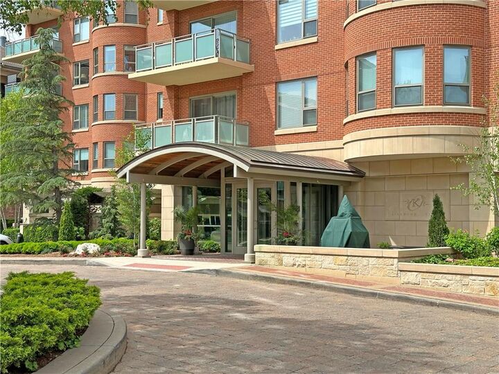 Property Photo: 4950 Central Street 102 MO 64112