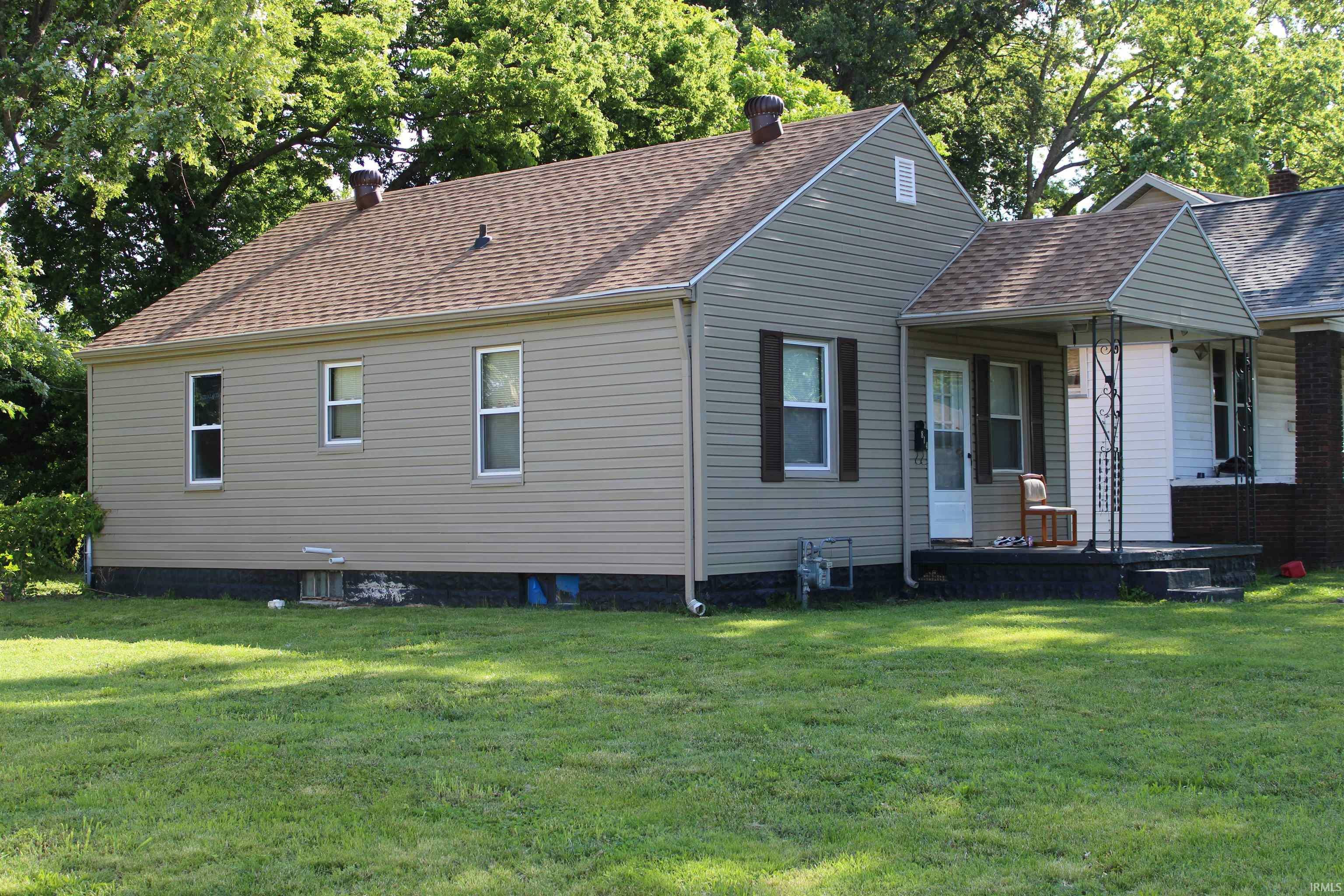 Property Photo: 814 Taylor Avenue IN 47713-2672