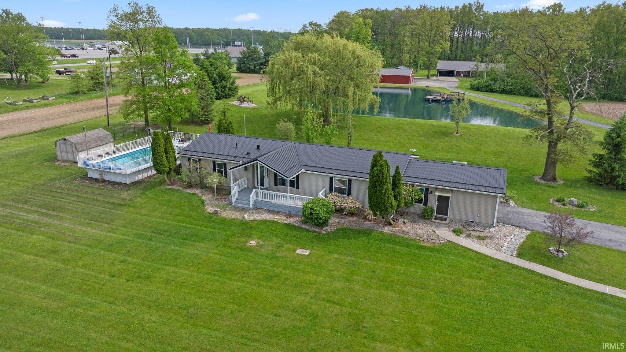 Property Photo: 872 E US 224 IN 46791