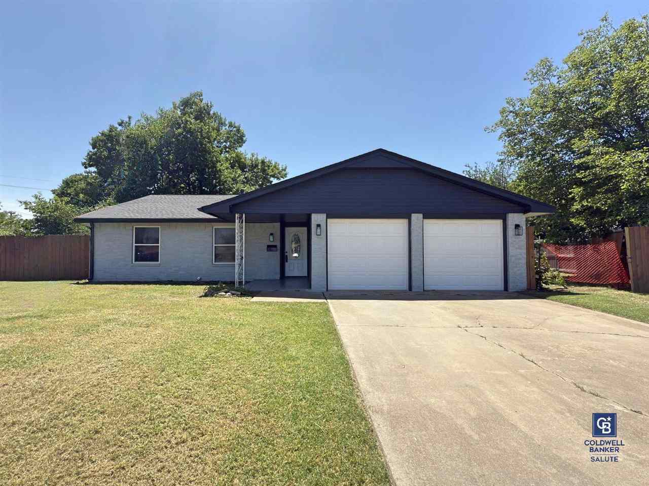 Property Photo: 5414 NW Cottonwood Dr OK 73505