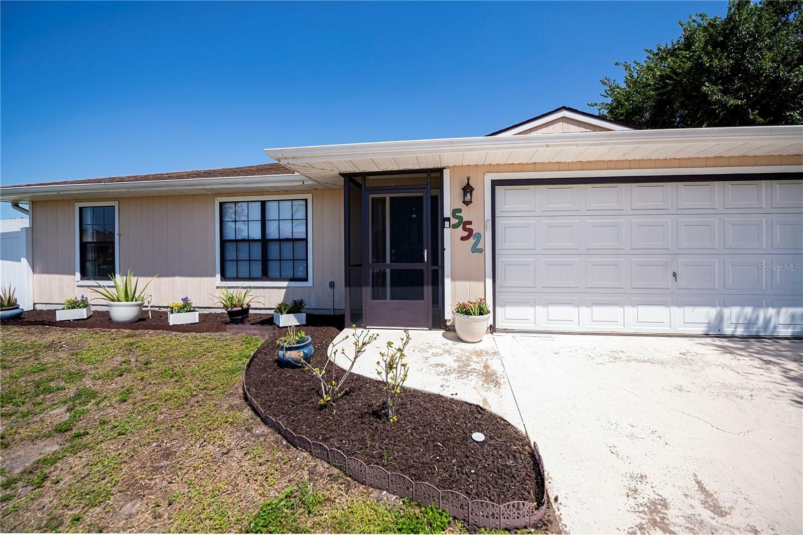 Property Photo: 552 Bellaire Drive FL 34293