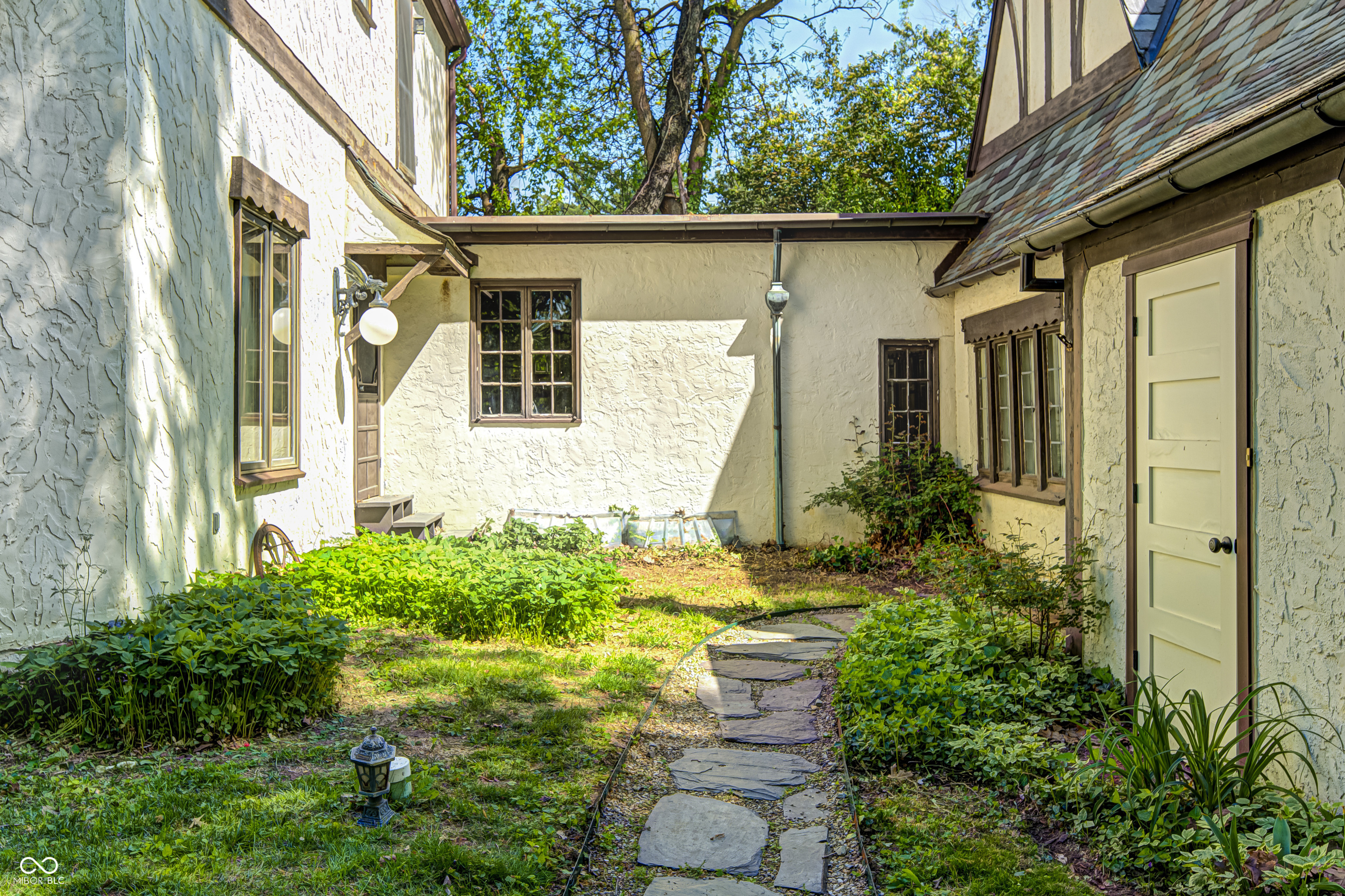 Property Photo: 4302 Kessler Blvd N Drive IN 46220